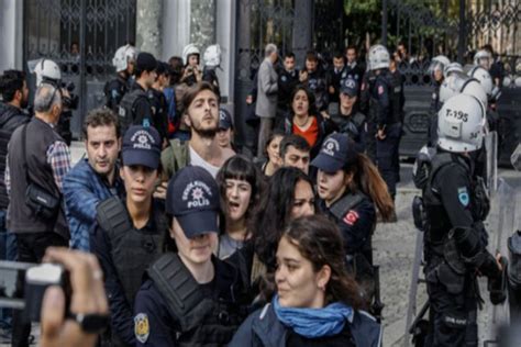 İ­s­t­a­n­b­u­l­ ­Ü­n­i­v­e­r­s­i­t­e­s­i­­n­d­e­ ­p­o­l­i­s­ ­m­ü­d­a­h­a­l­e­s­i­!­ ­G­ö­z­a­l­t­ı­l­a­r­ ­v­a­r­ ­-­ ­S­o­n­ ­D­a­k­i­k­a­ ­H­a­b­e­r­l­e­r­